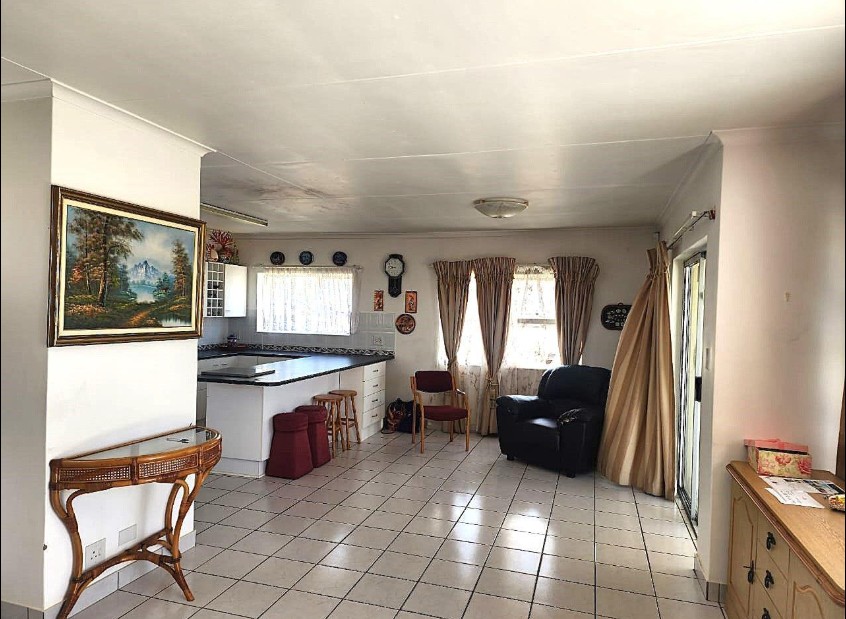 5 Bedroom Property for Sale in Wavecrest Eastern Cape